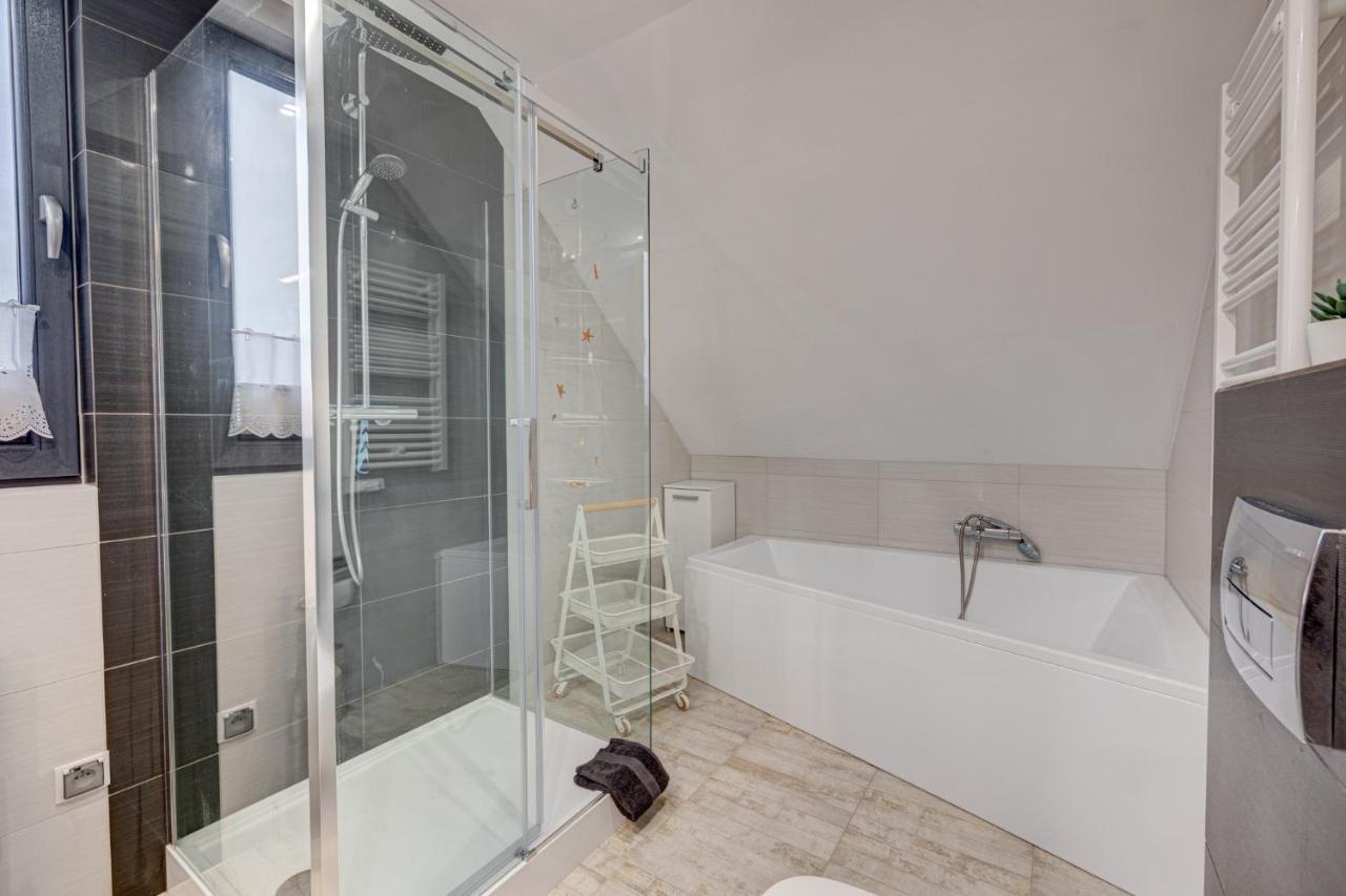 Dom Wakacyjny Baltic Home & Dom Baltic Home Garden Inn Zastan Bagian luar foto