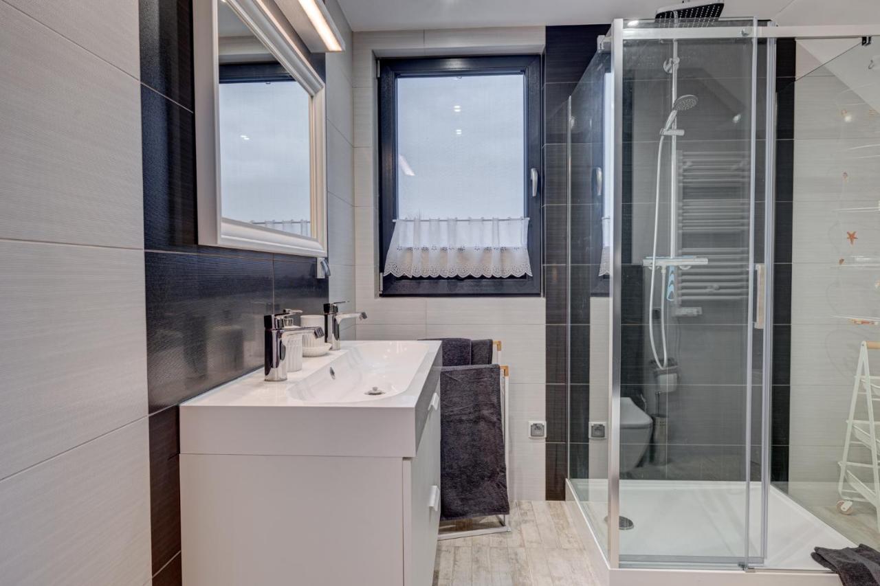Dom Wakacyjny Baltic Home & Dom Baltic Home Garden Inn Zastan Bagian luar foto