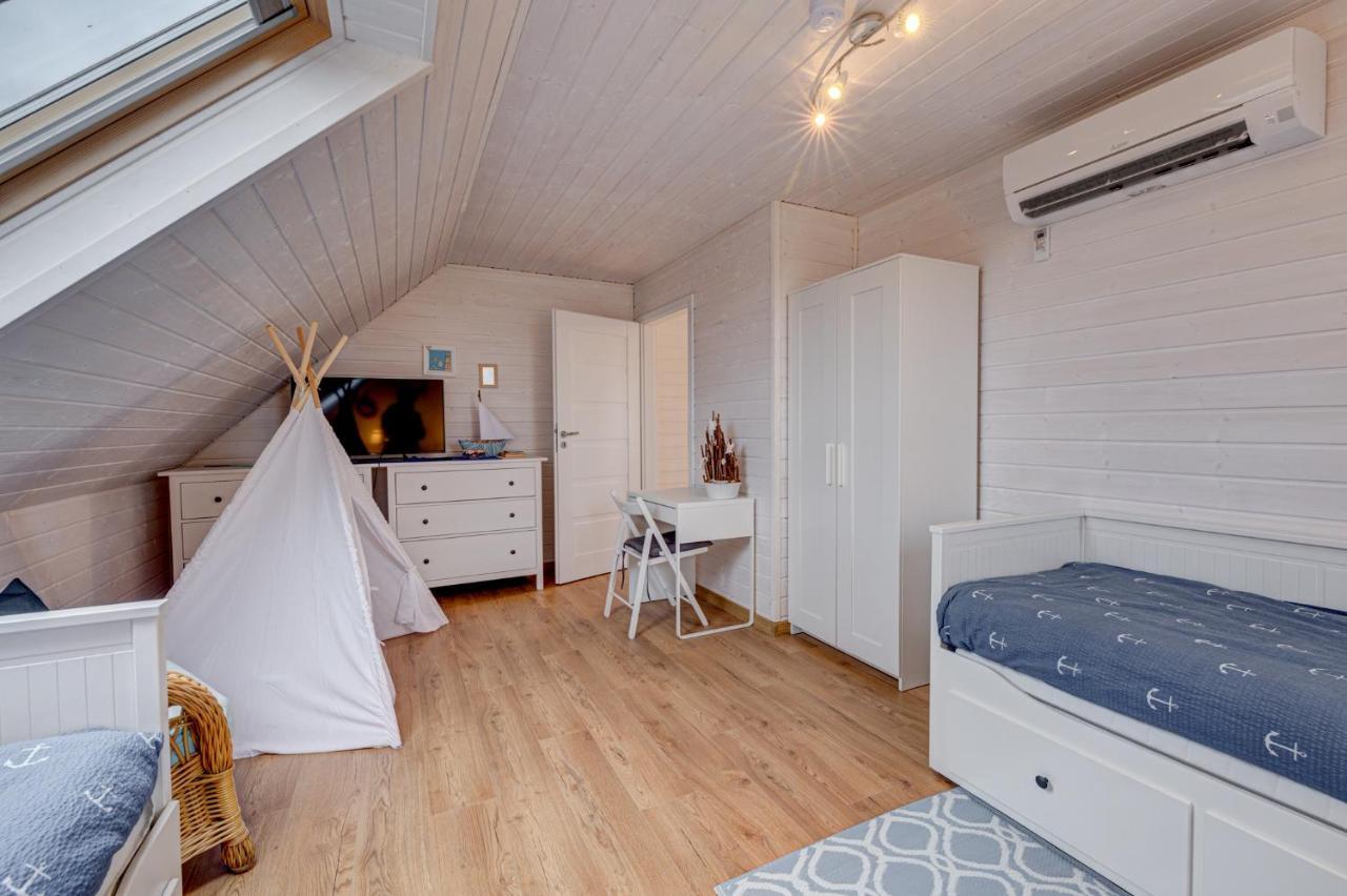 Dom Wakacyjny Baltic Home & Dom Baltic Home Garden Inn Zastan Bagian luar foto